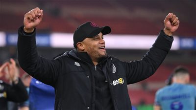 كومباني يرفض عرض توتنهام من أجل الاستمرار مع بيرنلي