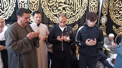 سيد عبد الحفيظ يتلقى واجب العزاء في والد زوجته العمدة فوزي عكاشة بالبحيرة