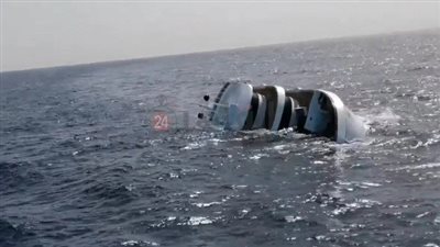 بسبب ارتفاع منسوب الأمواج.. تفاصيل إنقاذ 37 شخصا من غرق لانش بالغردقة| بث مباشر 