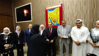 محافظ شمال سيناء يسلم قطع أراضٍ لأهالي منطقة توسعات ميناء العريش البحري