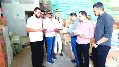 ضبط 50 ألف كمامة مجهولة المصدر داخل مخزن بمركز دمنهور