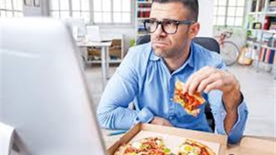 نصائح للتعامل مع الأكل العاطفي.. تعرف عليها