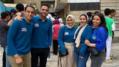 بيسكواد.. مشروع تخرج طلاب إعلام القاهرة ينشر السعادة في قلوب الأطفال الأيتام