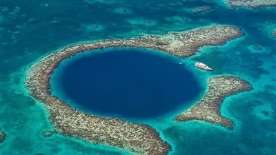 اكتشاف ثاني أكبر ثقب أزرق في العالم قرب سواحل المكسيك