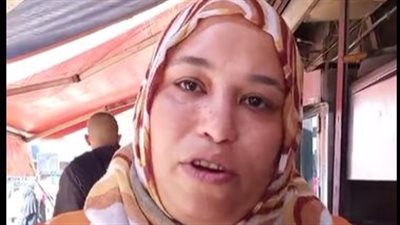 قصة كفاح أول سيدة تعمل دليفري في أسيوط: جوزي مريض وبشتغل وأصرف عليه| بث مباشر 