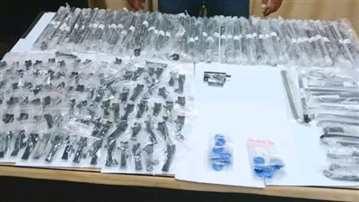 بينها أسلحة بيضاء وطائرة لا سلكية.. جمارك سفاجا تضبط 13 محاولة تهرب جمركي