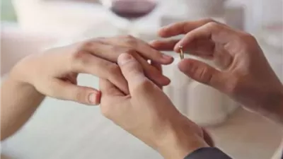 الإفتاء: لا يجب على الابن أن يطيع والديه في تطليق زوجته 