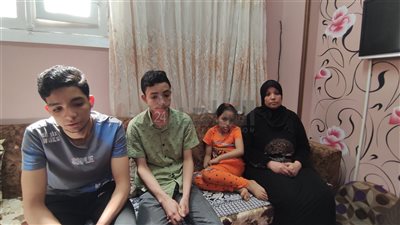 زوجة ضحية مصنع الزجاج بالمنوفية: جاب لبس العيد لبنته يوم الحادثة | فيديو