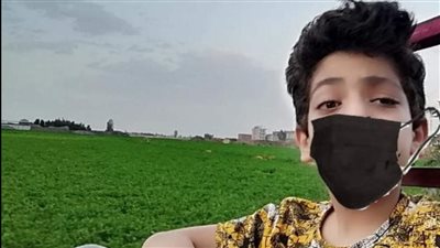 بين الحياة والموت.. سيارة طائشة تدهس تلميذًا عائدًا من المدرسة ببورسعيد | صور