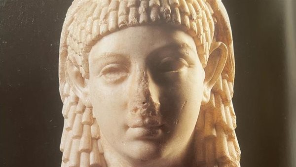 تمثال الملكة كليوباترا