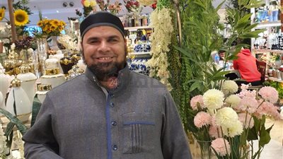 صديق القارئ عبد الله كامل: إمام الحرم قاله مينفعش أئم الناس وأنت موجود لكن أنت عارف المسؤولية | خاص