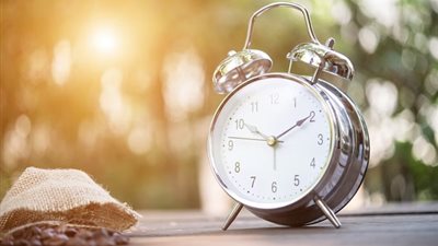 تقديم الساعة 60 دقيقة.. بدء العمل بالتوقيت الصيفي 29 أبريل الجاري