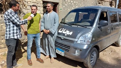 صدقة على روح والده.. شاب يتبرع بسيارة لنقل مرضى السرطان والفشل الكلوي بالمجان في سوهاج| صور