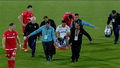 بالدموع.. كوكا يغادر مباراة ألانيا سبور ضد عمراني بسبب الإصابة