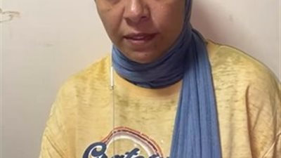 أب وأبناؤه يعتدون على شاب بالعين السخنة.. ووالدته: داسوا على وش ابني بالجزمة | فيديو