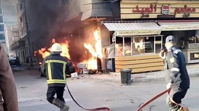 السيطرة على حريق مطعم وتفحم سيارة في مطروح 