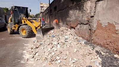 رفع 125 طن أتربة أسفل كوبري التاريخ وشارع ابن طولون بالإسكندرية 