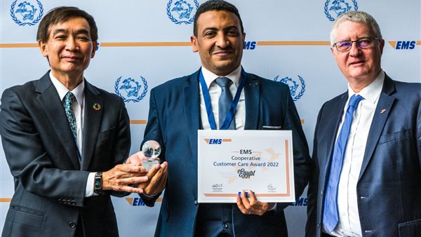 تسلم الجائزة