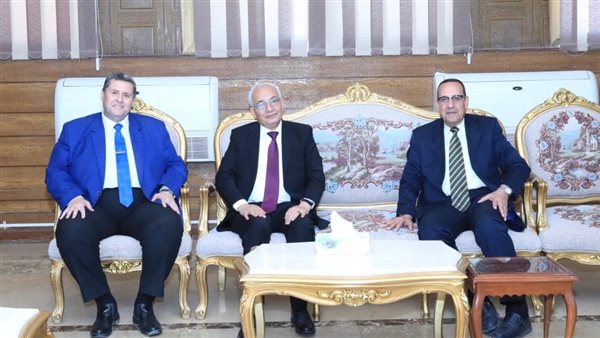 جانب من زيارة وزير