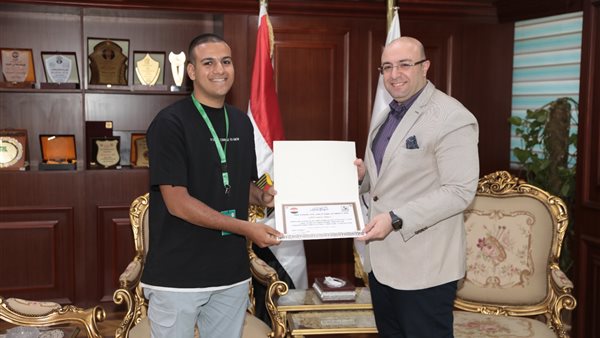 جانب من لقاء المحافظ