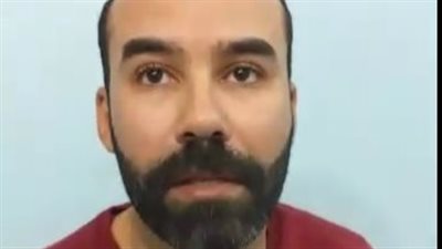 مُسن مصاب بالسرطان يكتب القرآن بخط اليد في سوهاج.. وابنه: الموضوع مكنش سهل وخد من والدي سنة كاملة| بث مباشر 