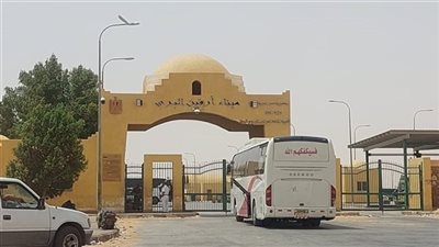 رئيس الموانئ المصرية: الرئيس السيسي وجه بتسهيل عودة كل العابرين من ميناء أرقين