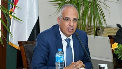 استعدادًا لفترة أقصى الاحتياجات.. وزير الري: الاعتماد على معدات الوزارة في تنفيذ أعمال التطهيرات