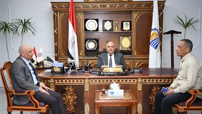 محافظ قنا: إعداد خطة شاملة لإعادة رصف الشوارع