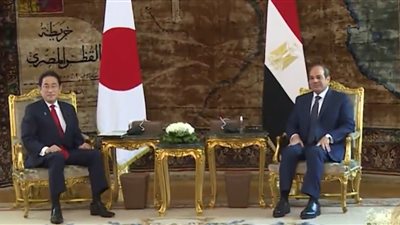 السيسي يستقبل رئيس وزراء اليابان في قصر الاتحادية 