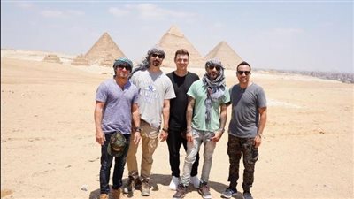 فرقة The Backstreet Boys تزور الأهرامات قبل حفلها الأول في مصر غدًا