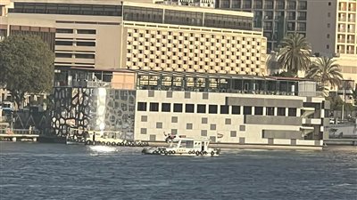 «تيتانك» تظهر بنهر النيل في بولاق أبو العلا وتحجب الرؤية عن رواد ممشى أهل مصر| فيديو 
