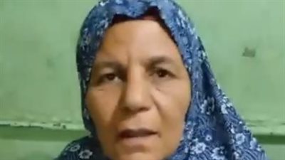 مسنة ترعى 3 أطفال أيتام من جيرانها بسوهاج: أمهم وصتني عليهم ونفسي أشوفهم أحسن الناس| بث مباشر