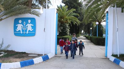 عمرو أديب عن إخلاء قرية SOS للأيتام بمدينة نصر: مؤلم