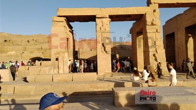 من مختلف الجنسيات.. توافد أعداد كبيرة من السائحين لزيارة معبد كوم أمبو بأسوان| صور 