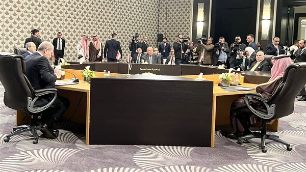 الاجتماع العربي حول