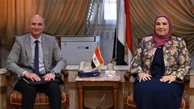 وزيرة التضامن تلتقي مدير الهلال الأحمر لبحث تقديم الخدمات اللازمة للقادمين من السودان 