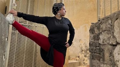 الآثار تفتح تحقيقا مع مسؤولي كوم الشقافة في الإسكندرية بسبب فتاة اليوجا