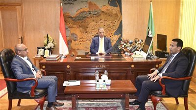 محافظ الفيوم يتابع مع وفد الوكالة الألمانية استعدادات مهرجان النباتات الطبية والعطرية