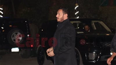 مصطفى شعبان وصلاح عبد الله يقدمان واجب العزاء في مصطفى درويش بمسجد الشرطة