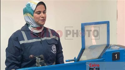  بتشتغل بالحديد والنار.. حكاية الأسطى دنيا من طالبة بالصنايع لـ أستاذة جامعية ببورسعيد: من صغري بـ الأفرول | صور وفيديو