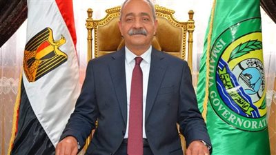 محافظ الإسماعيلية يتابع موقف حصاد وتوريد القمح للصوامع والشون 