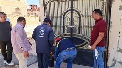 32 قرار غلق وتشميع محلات مخالفة بالعاشر من رمضان