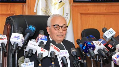 بدلوا الدين بالرياضيات.. وزير التعليم يوجه بإحالة المسئولين عن خطأ امتحان قنا للتحقيق | خاص 