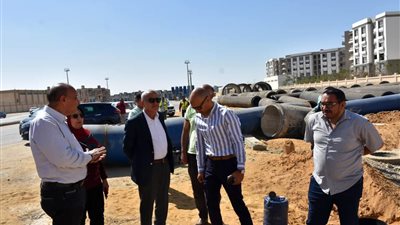 نائب المجتمعات العمرانية يكلف بتكثيف الأعمال بالمشروعات الجارية في القاهرة الجديدة