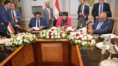 وزيرا التنمية المحلية والبيئة يبحثان آليات تنفيذ البنية الأساسية لمنظومة النظافة بالمحافظات مع رئيس الهيئة العربية للتصنيع