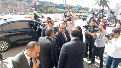 رئيس الوزراء يصل مقر الجلسة الافتتاحية لـ الحوار الوطني