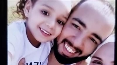 زوج يفقد زوجته وابنتيه في حادث تصادم أتوبيس بتريلا بالوادي الجديد.. ويطالب بالدعاء لهن | بث مباشر