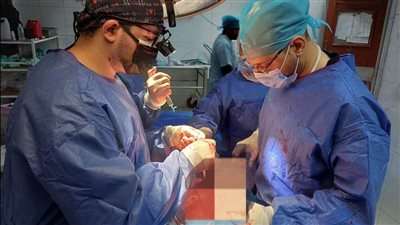 مستشفيات جامعة أسيوط تنجح في إنقاذ حياة شاب تلقى طعنة نافذة بالقلب