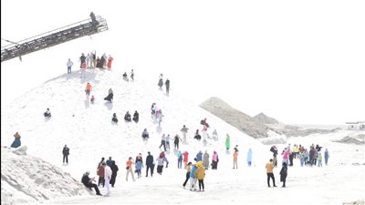 في أول يوم لإعادة فتحها.. جبال الملح ببورسعيد تستقبل مئات الزائرين | صور 