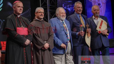 بحضور مدحت صالح ونيللي كريم وهاني رمزي.. تكريم يحيى الفخراني ومحمود حميدة بمهرجان المركز الكاثوليكي